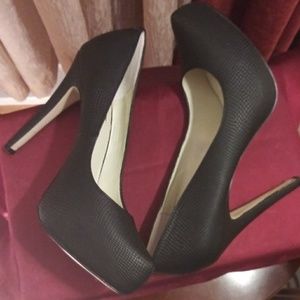 BCBGENERATION BLACK PUMPS